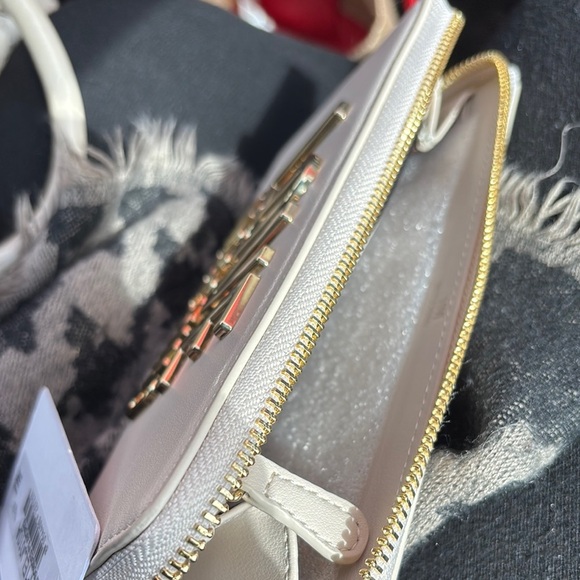 Love Moschino Cream Gold Long Wallet - Picture 4 of 8